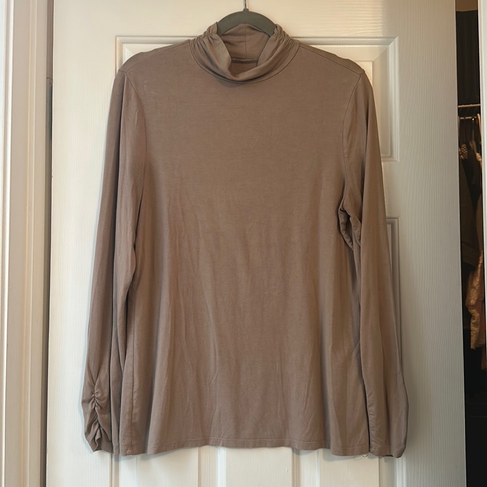 Chicos the ultimate tee turtle neck sleeve detail tan medium